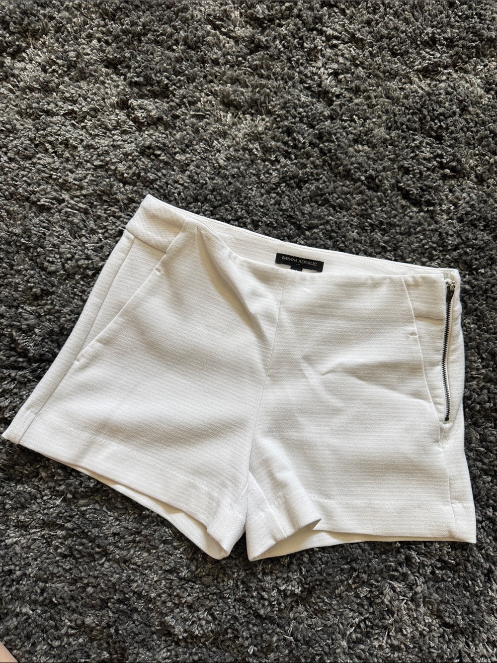 Banana Republic white shorts- Size 4